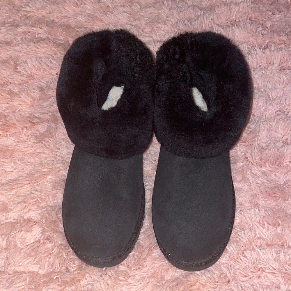 SIZE 9 UGG BOOTS